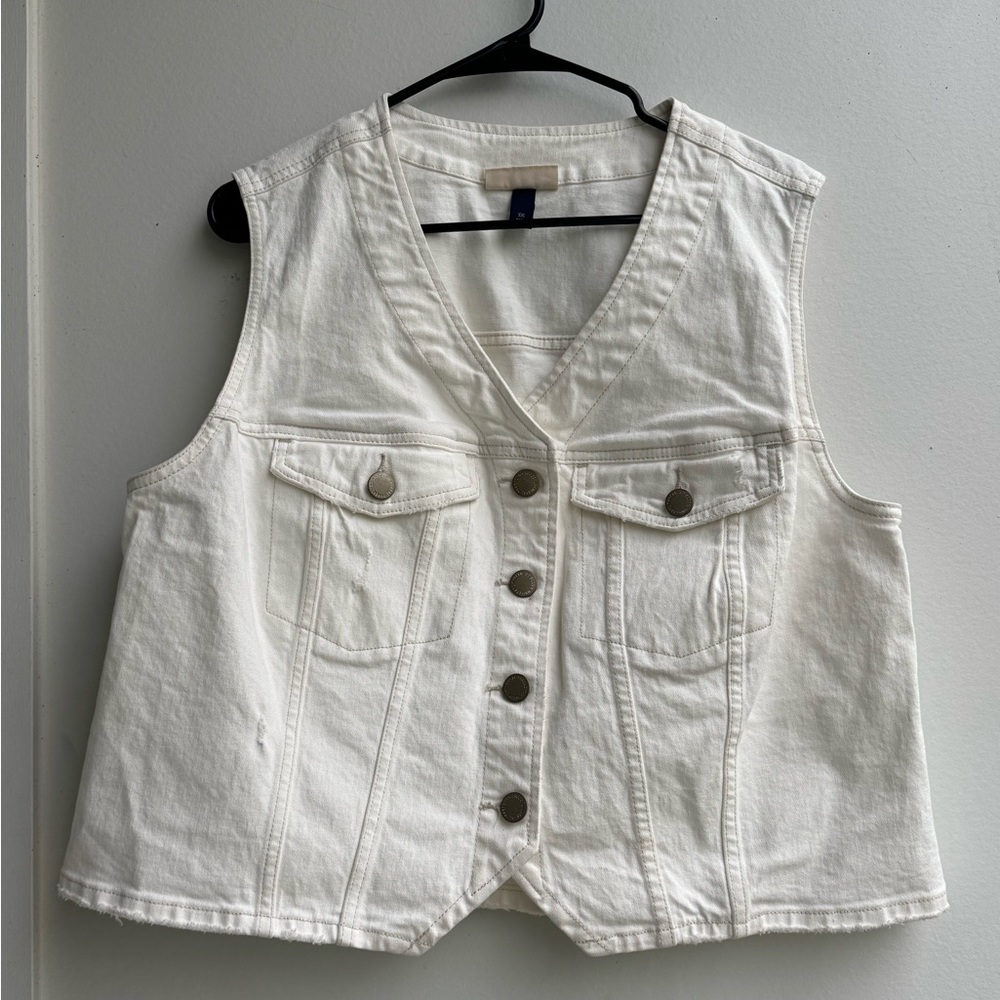 Color white, brand Universal Thread, size XXL.